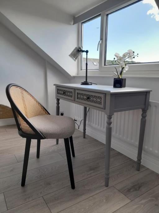Sea View Cottage In Dorset, Портланд Екстериор снимка